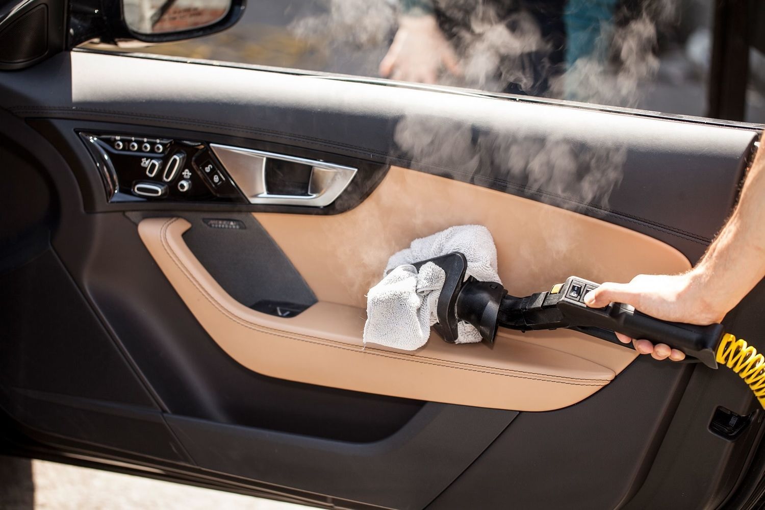 Car Shampooing vs. Steam Cleaning: Which Is Better for Your Car?